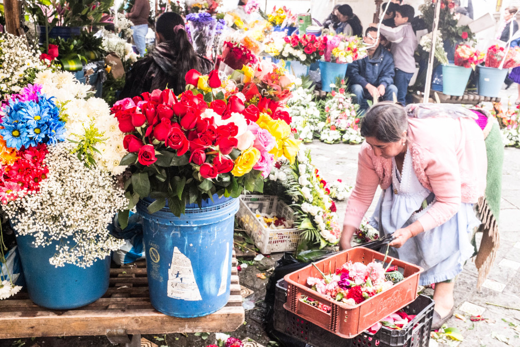 10 Best Snapshots From Ecuador - cuenca flower market